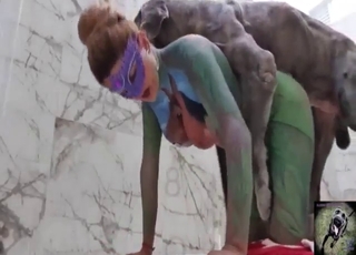 สาว Zoophile กำลังจะฟันสัตว์ประหลาดสุดหื่น