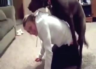 Teenage babe is going to get dry-humped by dog